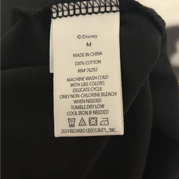 Snow White Sleepwear Disney Apparel Top and Crop Pant Medium - Picture 8 of 8